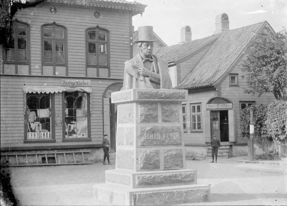 Byste av Johan Feyer på Torget i Egersund