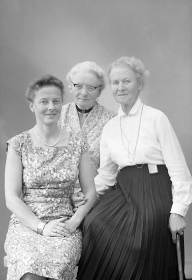 Inger Rode, , Ingeborg Enander och  Hulda Rode 1960