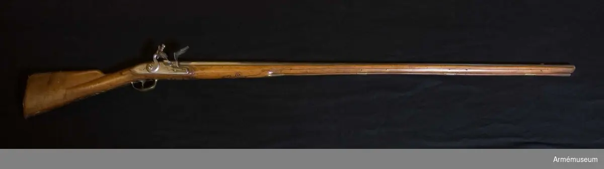 Grupp E XIV.
Loppets relativa längd är 73 kal. Afrikanskt gevär med flintlås. Låset och nedre delen av pipan graverade, pipan inlagd med guld. Nr 189 återfinns på pipan och  kolven.