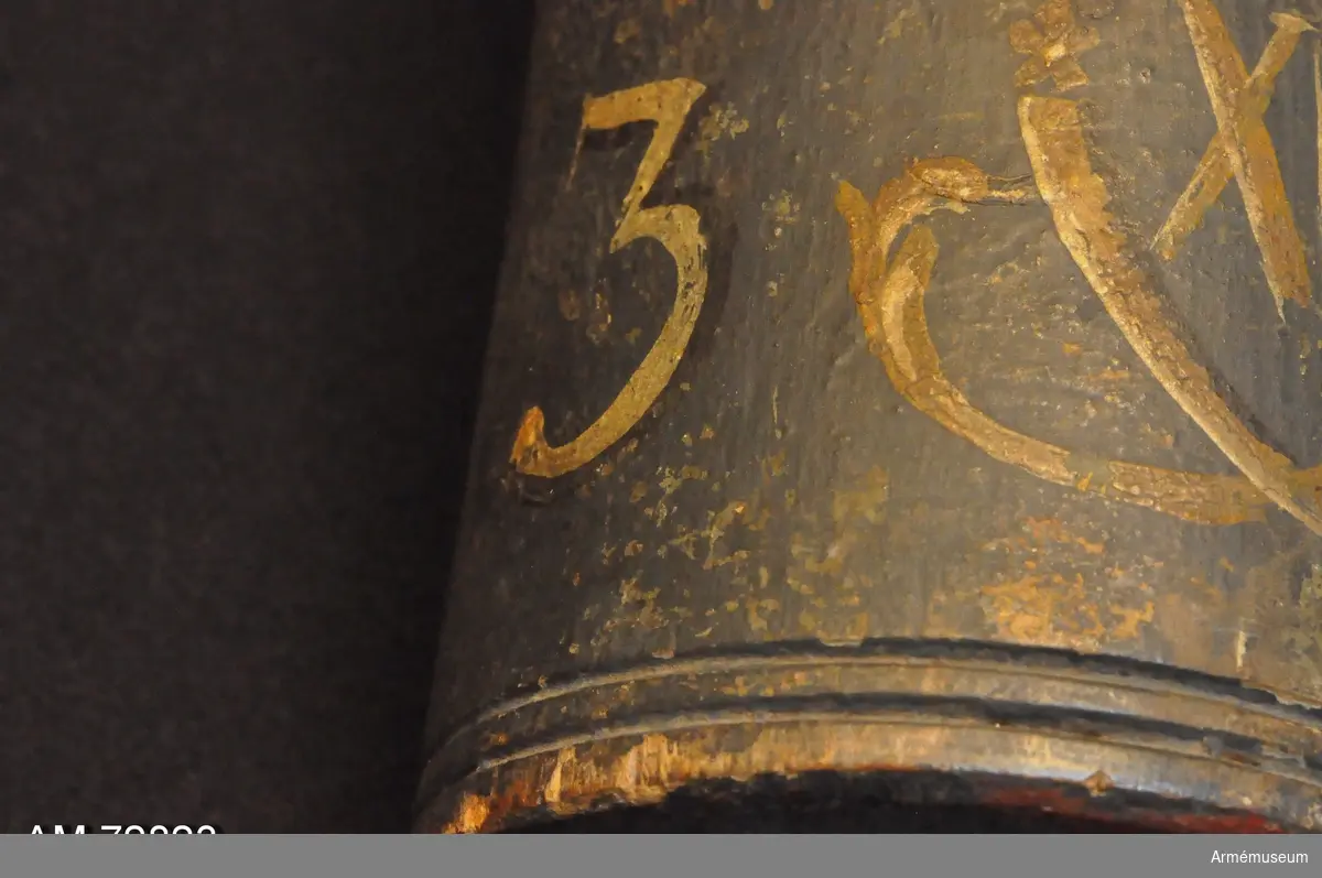 Grupp F:III.
3 pundigt koger av trä, med Karl XII:s namnchiffer 