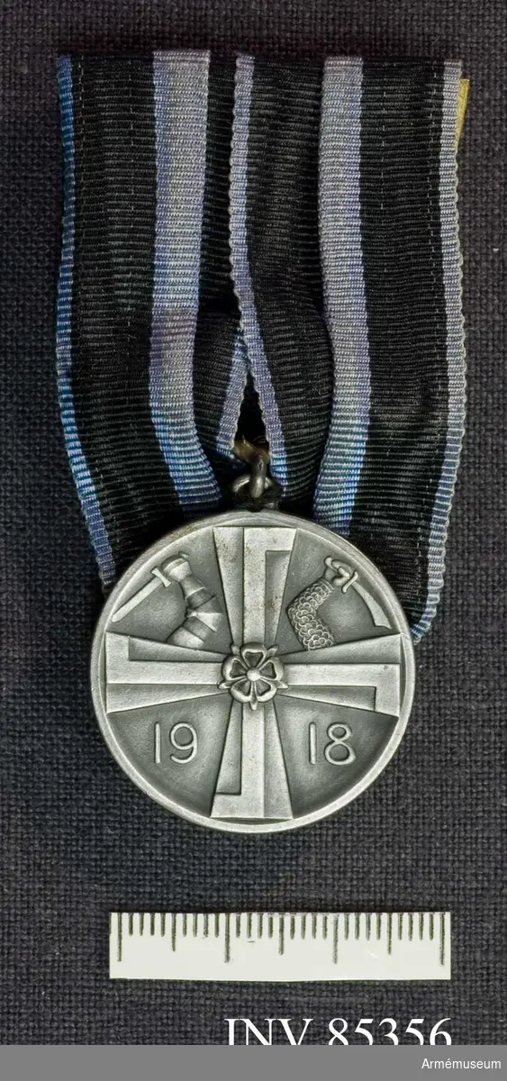 Grupp M II.

1. Riddare av Kungl.Svärdsorden 1 kl. 2. Finska frihetskorset 3 kl med svärd. 3. 1918 års Frihetskrig minnesmedalj (Fälttågsmedalj 1918 Finland).