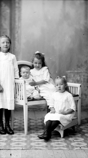 Syskonen Anna, Karin, Märta och Elsa 1920