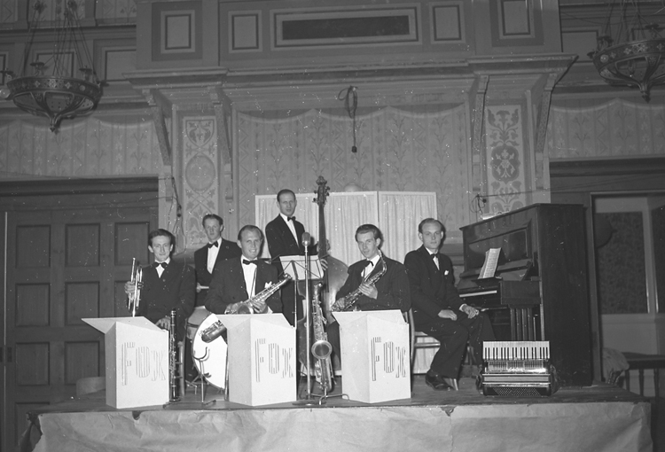 Text till bilden: "Fox orkester. 1948.05.25"