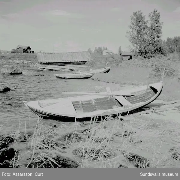 Båtar och båthus i Vikens by, Haverö.