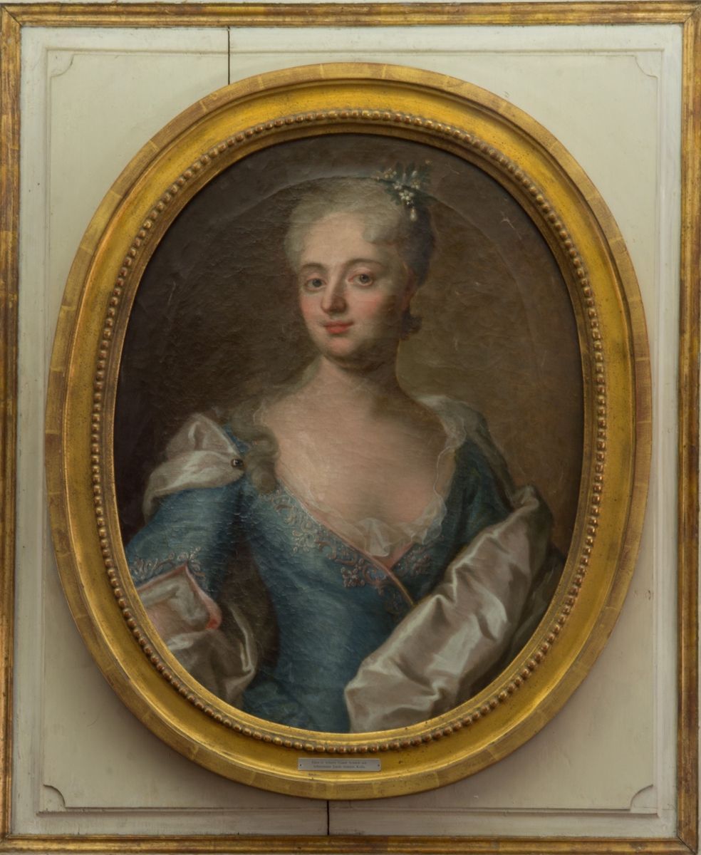 Porträtt i olja på ovala duk föreställande Ebba Magdalena Wennerstedt (född Hierta).