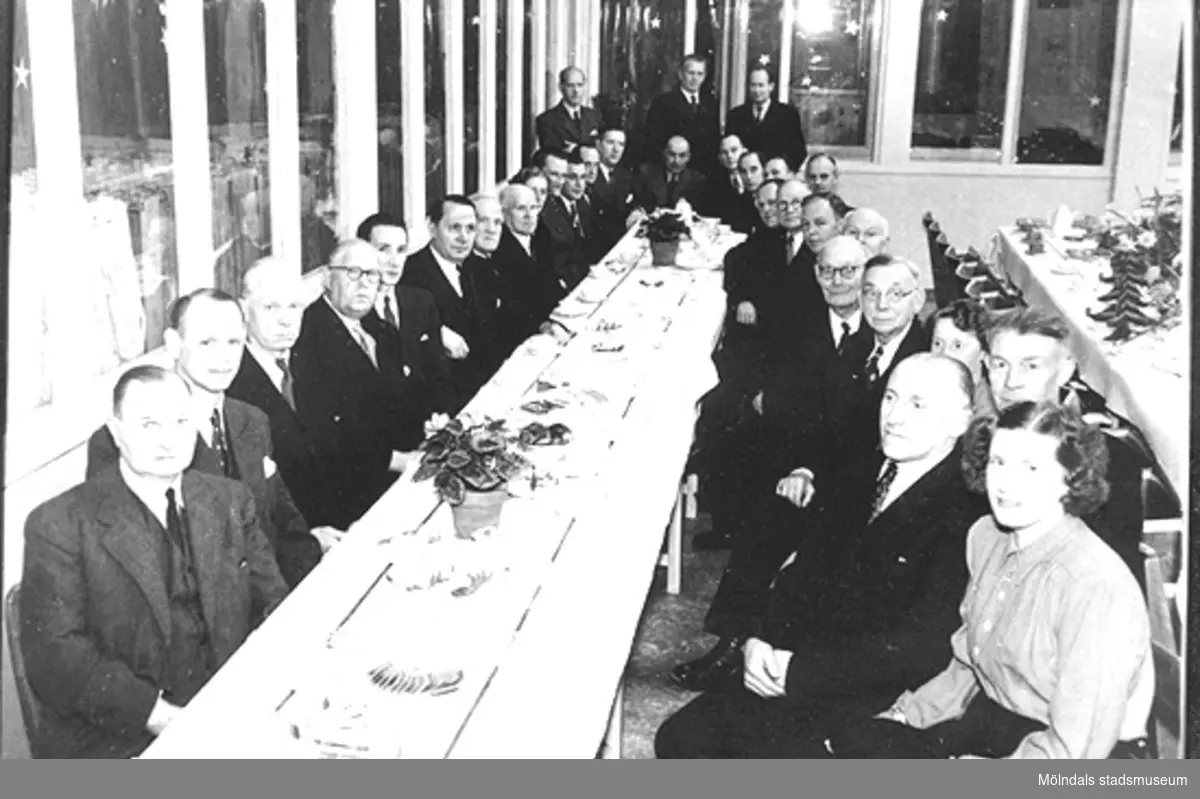 Anderstorps fabriker på 1950-talet. Luciakaffe med inbjudna pensionärer på färgeriet.