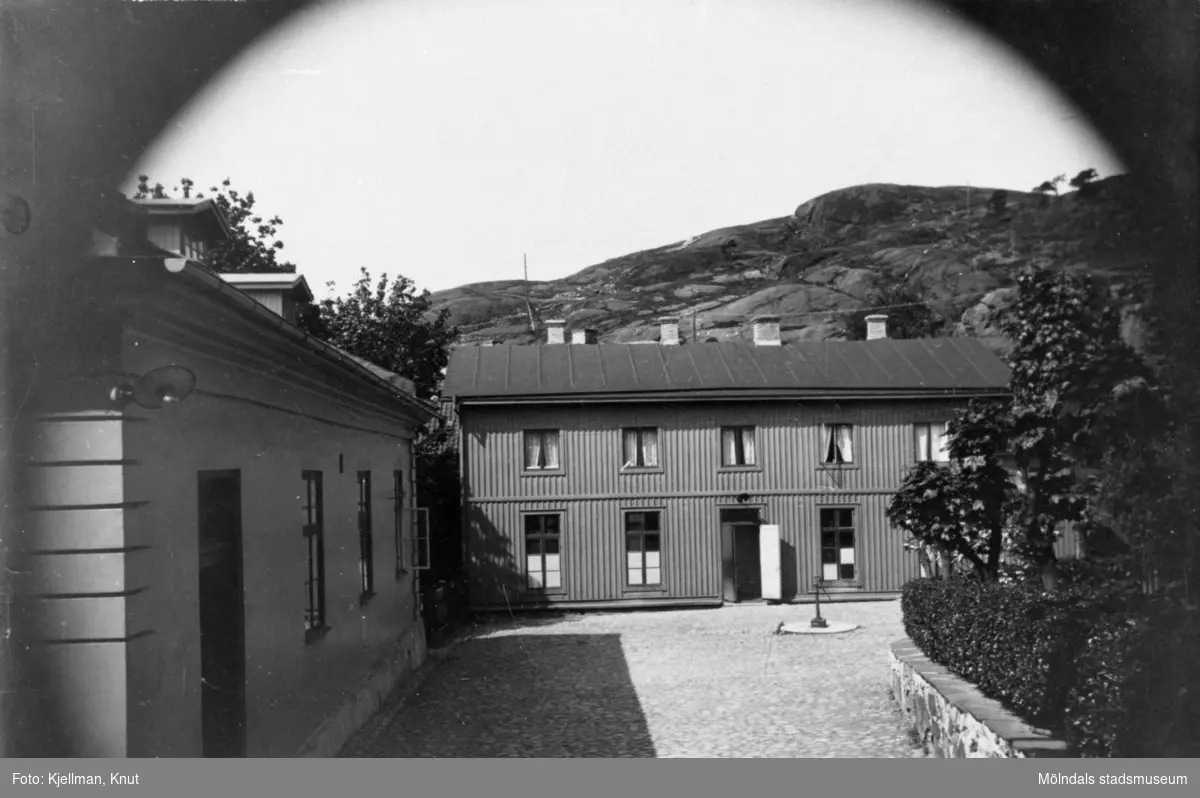 Götiska förbundets skola i Mölndal, 1900-talet. 
Se även MMF1992:0047. MMF1992:0048 är tagen senare än MMF1992:0047.
