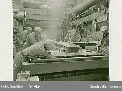 Dokument av aluminiumsmältverket GA Metall AB, Sundsvall. Samtidig dokumentation med Tekniska museet, Stockholm.