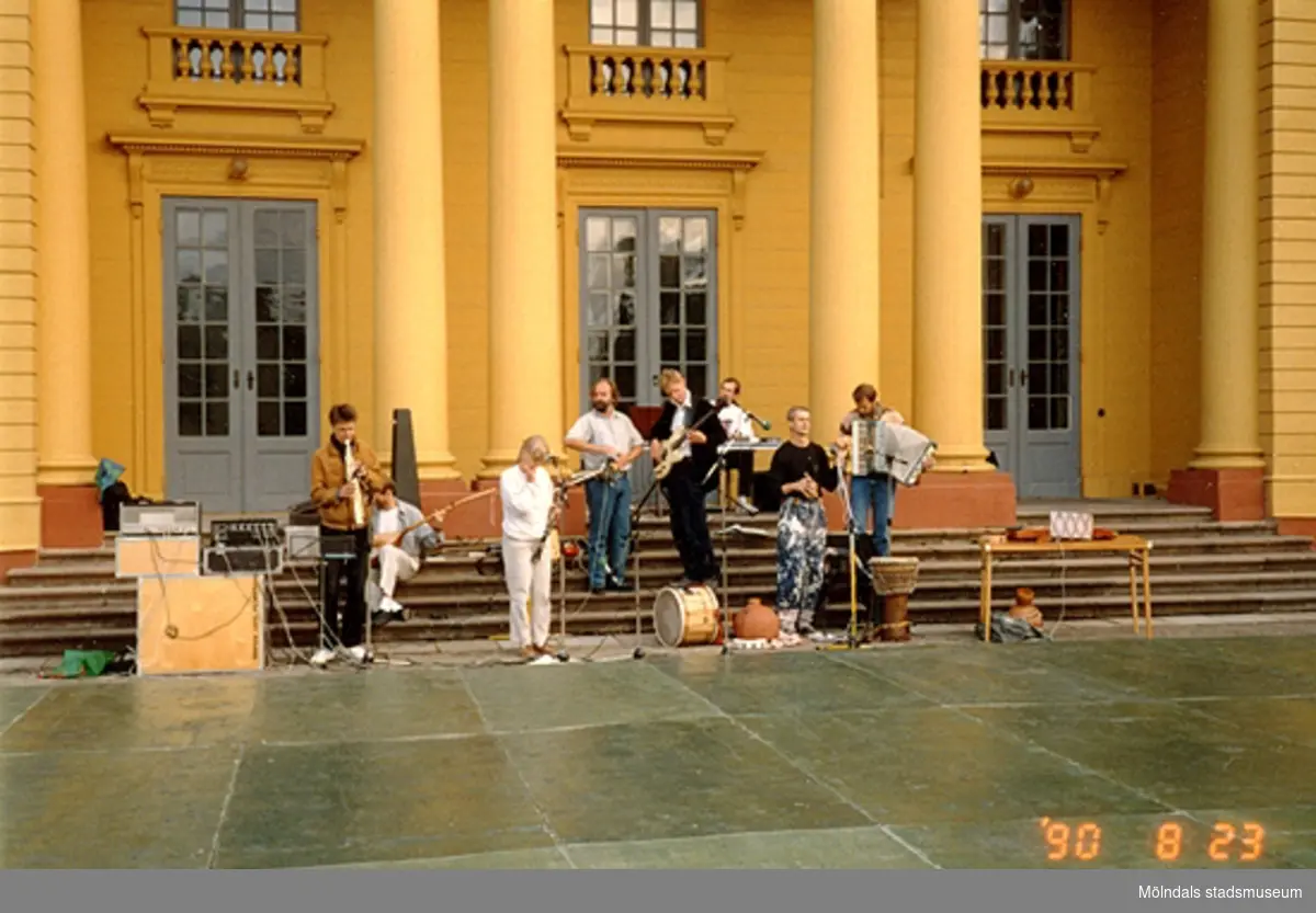 Konsert på Gunnebo slotts framsida, augusti 1990.