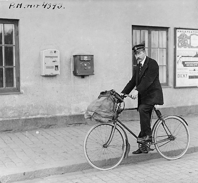 Cyklande brevlådtömmare Frans Westerlund, postkontoret Stockholm 1.