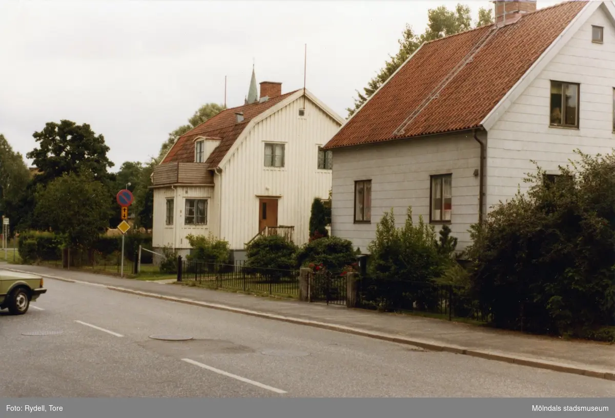 Ett par bostadshus vid Häradsgatan i Bosgården, Mölndal, på 1970-talet.