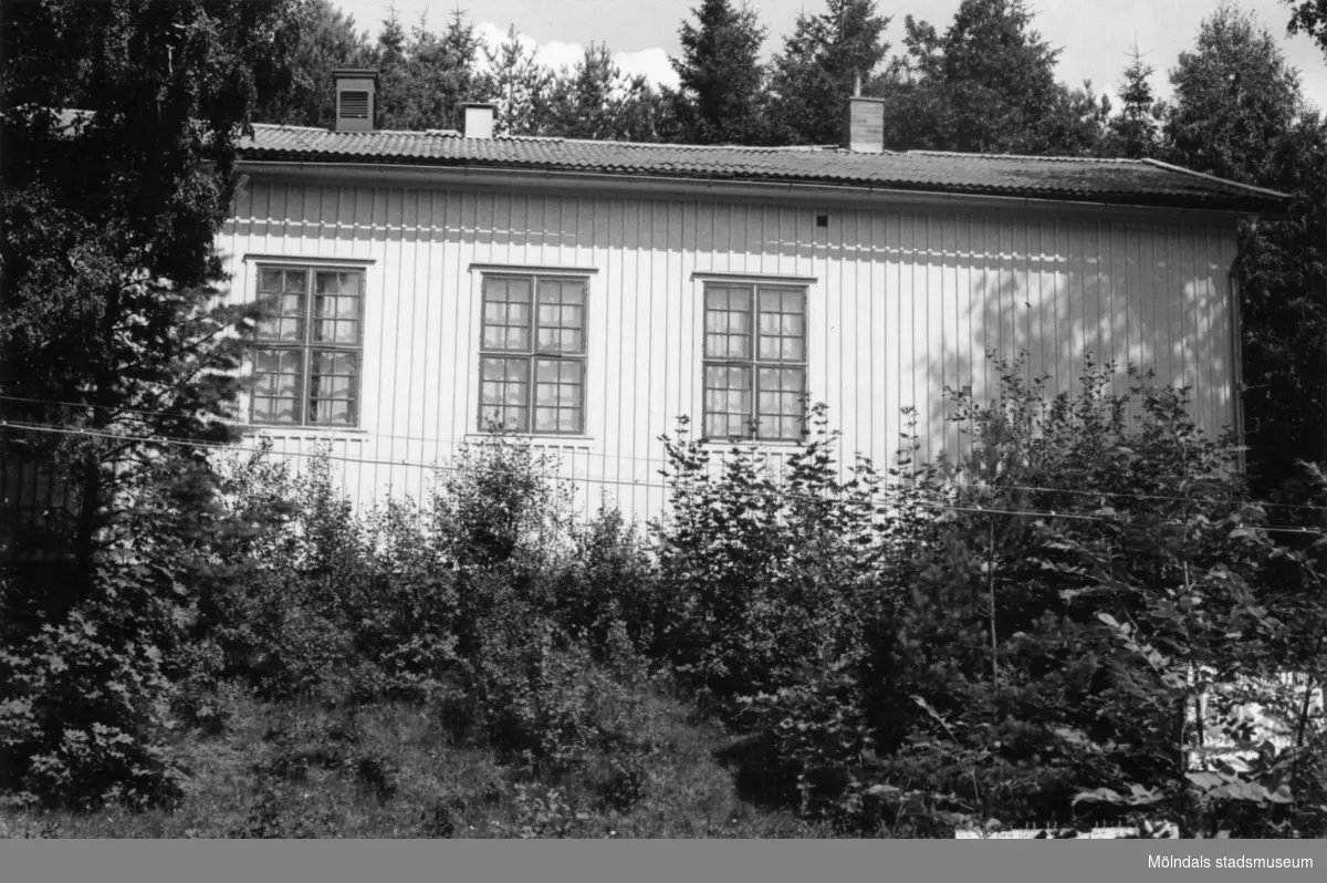 Byggnadsinventering i Lindome 1968. Annestorp 3:14.
Hus nr: 570D2015.
Benämning: folkets hus.
Kvalitet: god.
Material: trä.
Tillfartsväg: framkomlig.
Renhållning: soptömning.