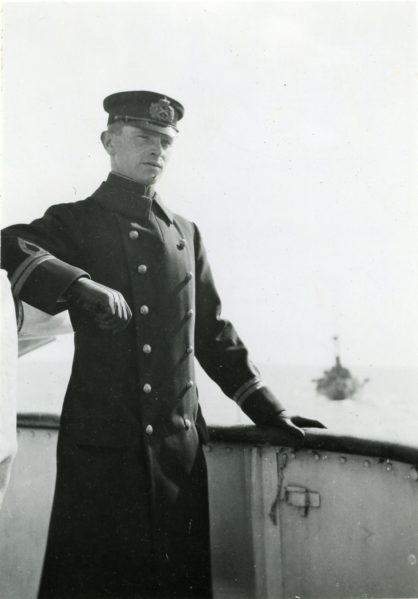 Pansarkryssaren FylgiaÂ´s sommarresa år 1912. Överstelöjtnant A.A.S. Ballé som löjtnant ombord.