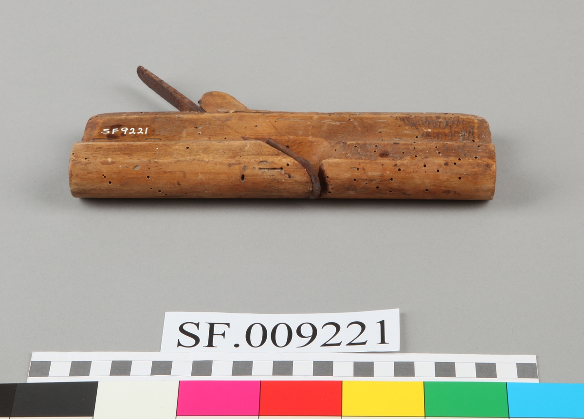 Høvel med bua jarn - rundhøvel.