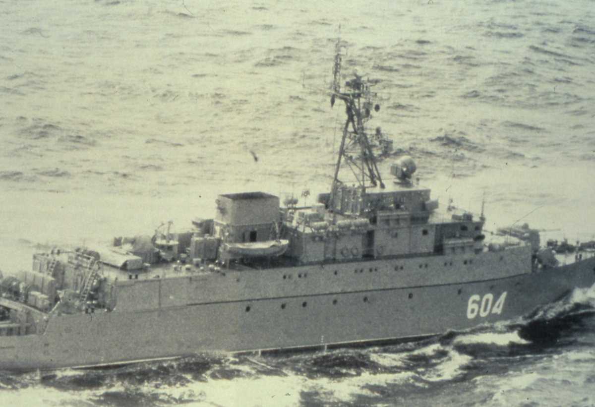 Russisk fartøy av Gorya - klassen som heter Zheleznyakov og har nr. 604.