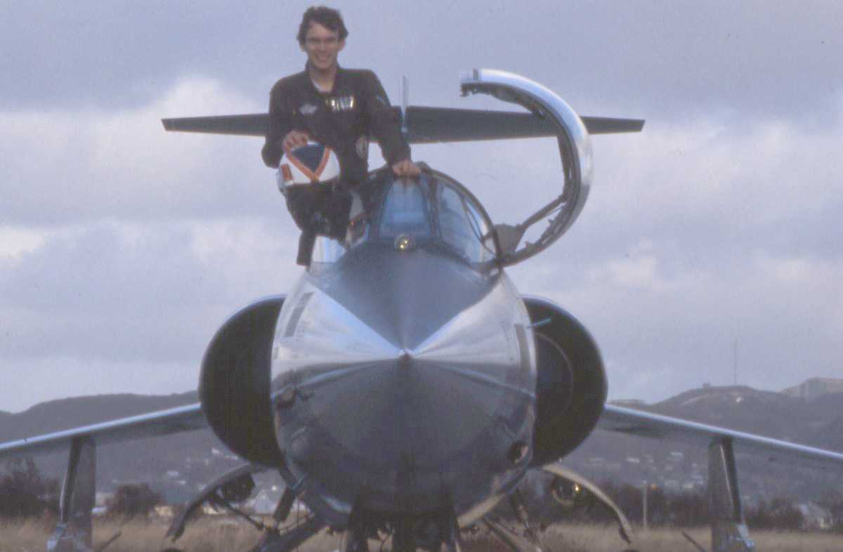 Norsk fly av typen F-104G Starfighter med en person i cockpit'en.