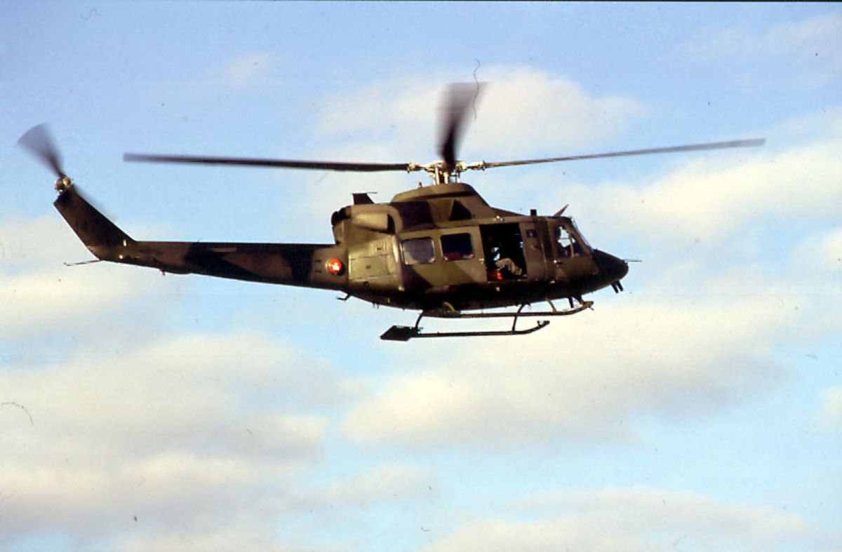 Lufthavn, 1 helikopter, Bell 412, 147 fra RNoAF, i luften.
