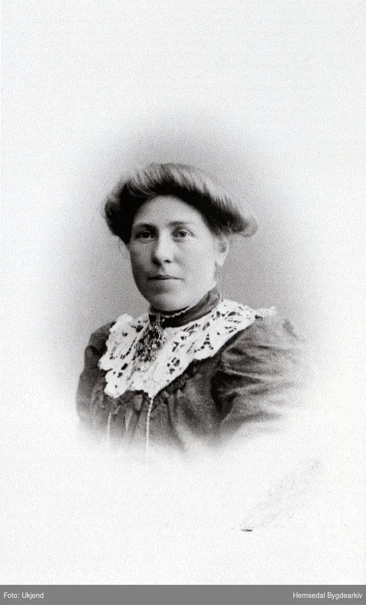 Margit Hølto, fødd Engene i 1881
