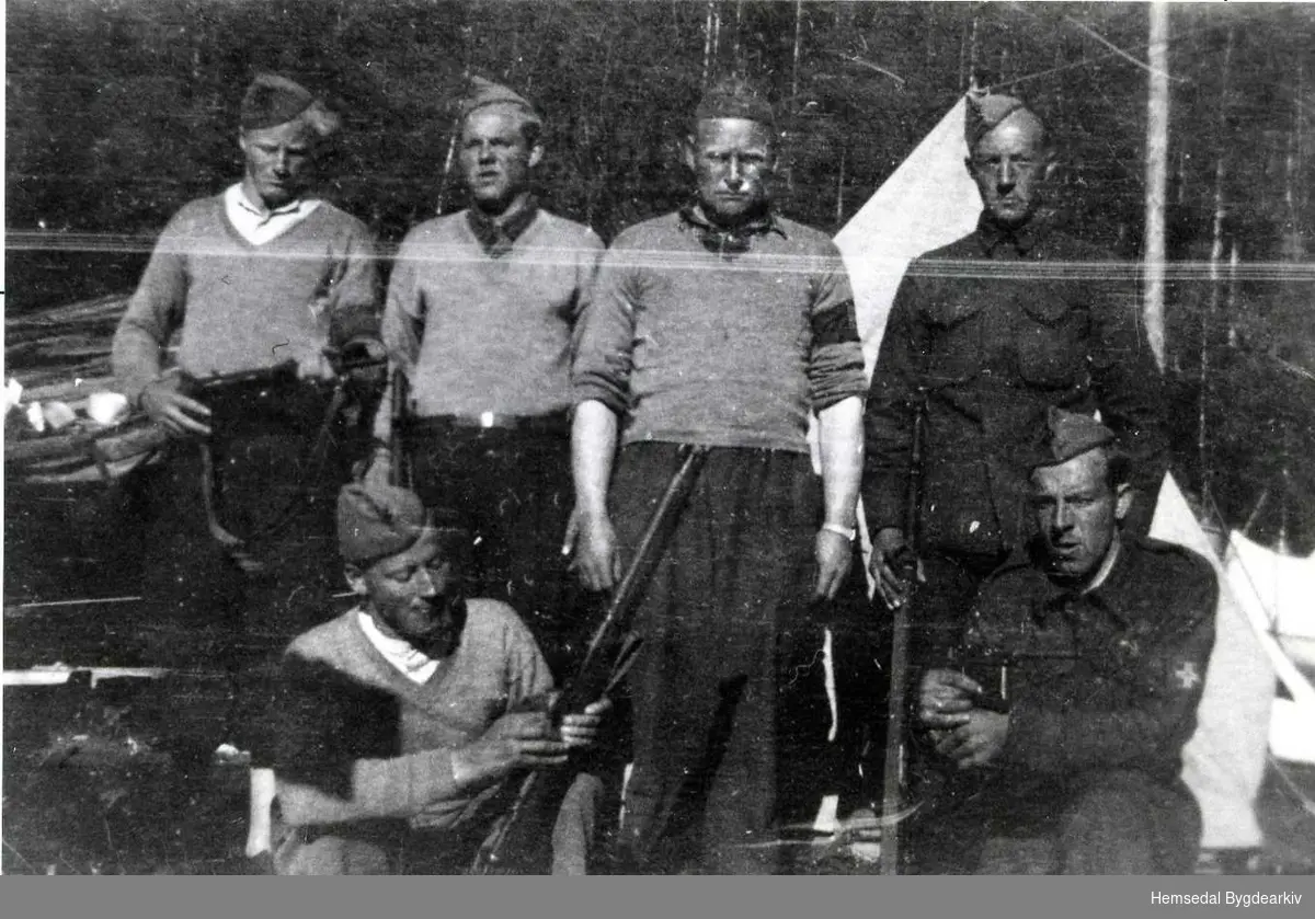 Bak frå venstre: Torbjørn Ålrust, Herbrand Gjærde, Rasmus Eikre (Medgaren) og Syver Furuhaug.
Framme frå venstre: Svein T. Ålrust og Aslak Gjærde.

