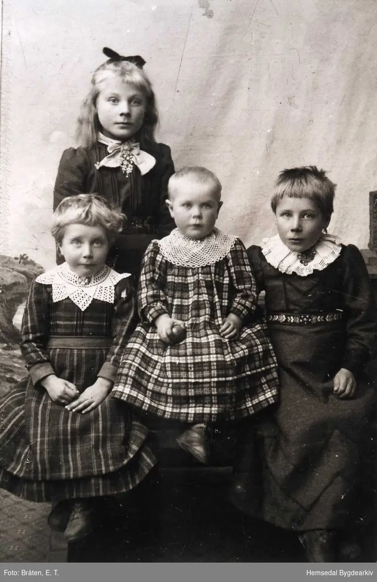 Anne, Margit, Gunvor og Margit Ulsaker frå Ullåk i Hemsedal