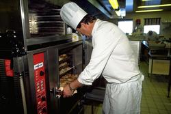 Ombord på Frigg boligplattformen QP - Kokken Kjell Larsen i 