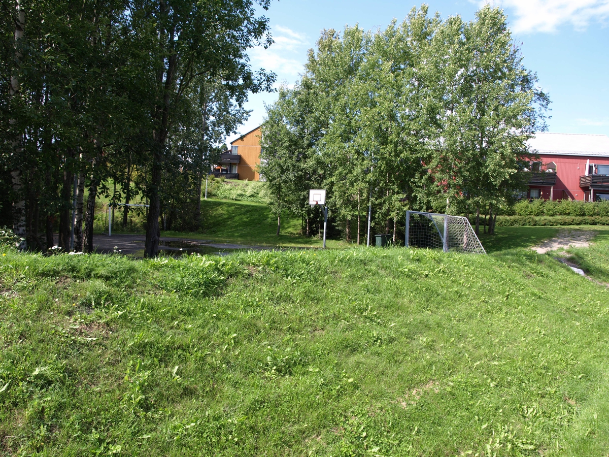 Ovenfor liggesletta finnes nå boligfelter. Foto: Bodil Andersson, Østfoldmuseene/Halden historiske Samlinger.