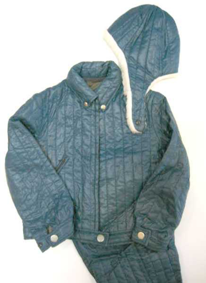Bobledress - beståande av 3 delar - jakke,  bukse og hue