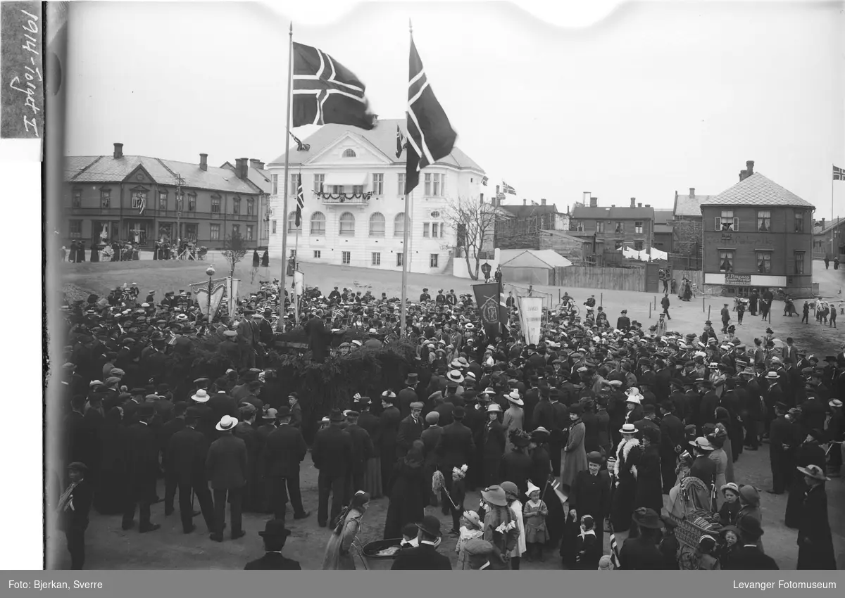 17de Mai 1914 på Torvet