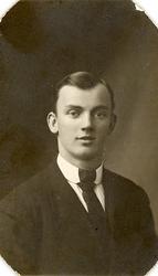 Brystbilde i atelier av Erling Carlsen, Langesund