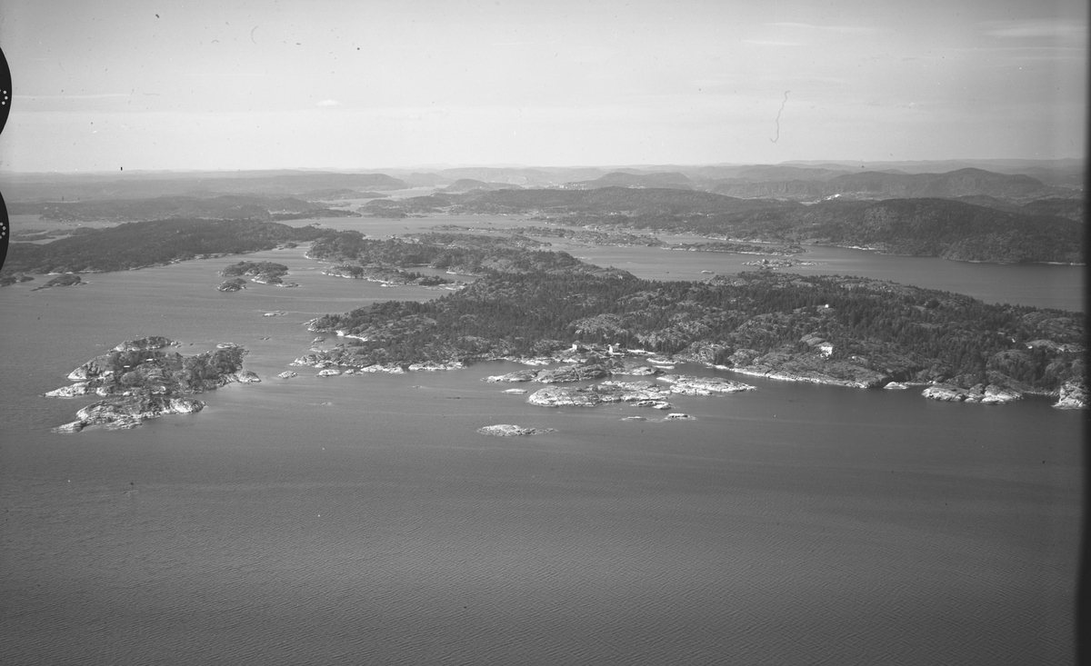 Flyfoto fra Arø, Buholmen, Oterøy mot Kragerø 20/8-47