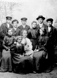 Bak fra venstre: Anders Horseng, ?, Arnt Horseng, ?, Petter 