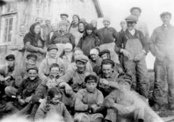 Ukjente arbeidere på et fiskeberg på Vikna