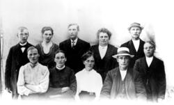 Bak fra venstre: Robert Midtereng, Petra Kjærstad, Gustav No