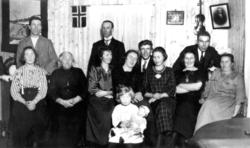 Foran fra venstre: Kornelie Aunet Hasvåg, bak Hartvik Hasvåg