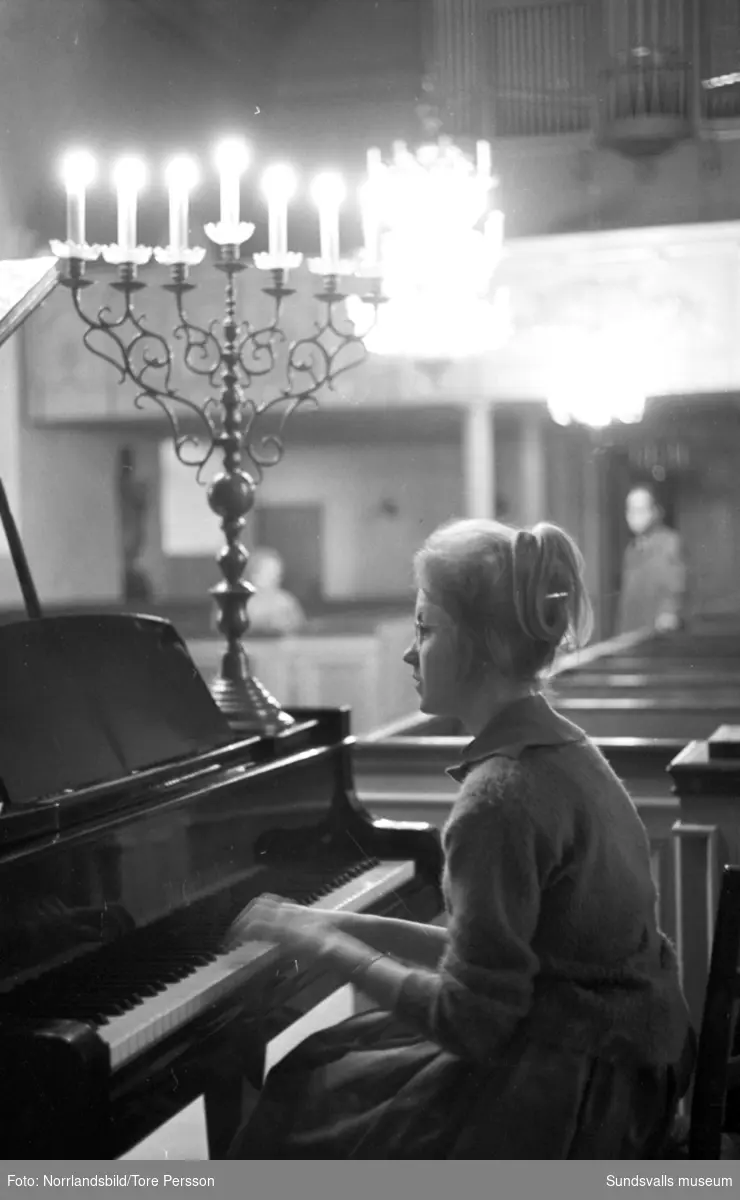 Pianisten Siv Johansson, 16 år, från Timrå. Blivande hovsångerskan Siv Vennberg.