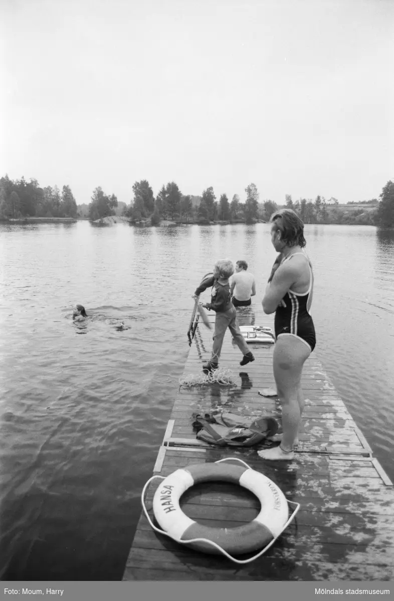 Livräddningsundervisning vid sjön Horsika i Mölndal, år 1984.

För mer information om bilden se under tilläggsinformation.