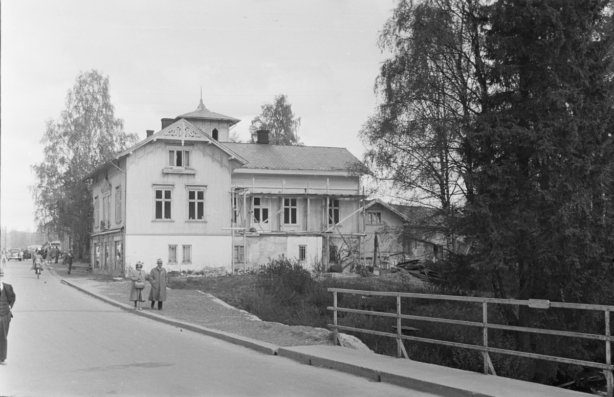 17. mai. Elverum. 
 1950. Storgata ved Markus. 