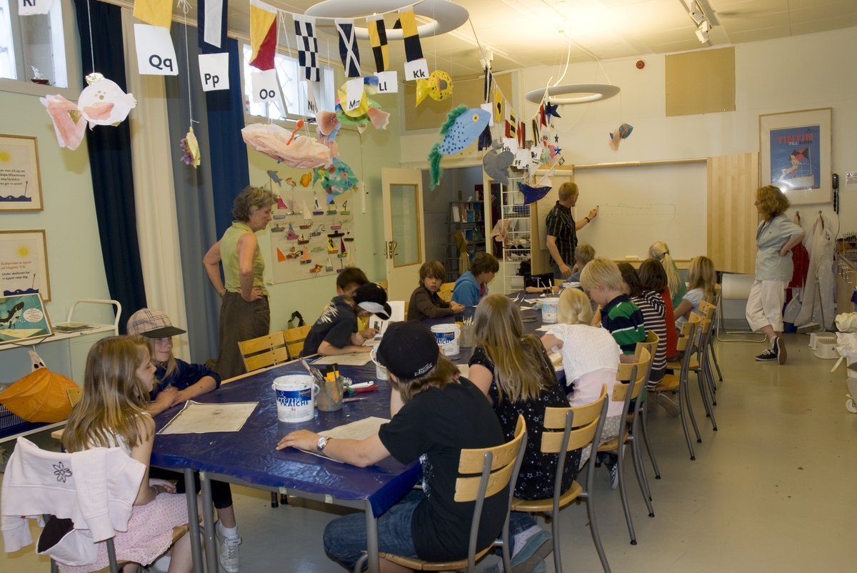 Marinarkeologisk pedagogik, maj 2008.
I Ruskpricken målar eleverna från Fredrikhovsskolan hur de tror att vraket ser ut.