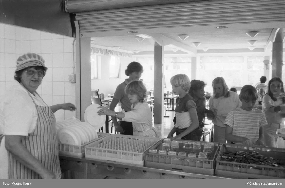 Nyrenoverad och utbyggd bamba på Brattåsskolan i Kållered, år 1984.

För mer information om bilden se under tilläggsinformation.