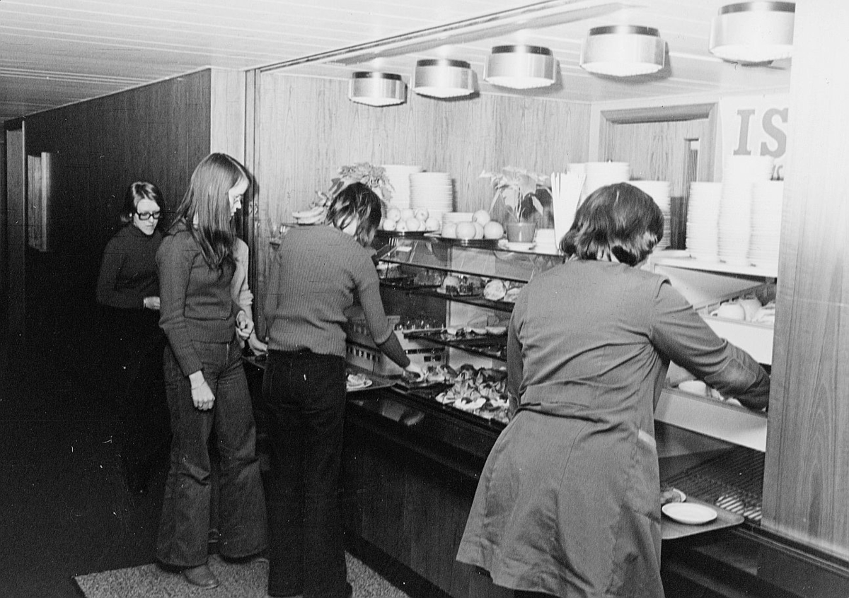 postsparebanken, Akersgata 68, Oslo, 25-års jubileum, 1975, interiør, kantine, disk