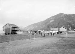 Gården Liodden  Hallingdal  16/10 -06. Bolighus, uthus, pers