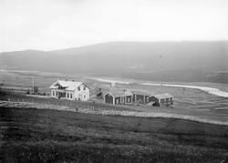 Kort: Lesja 18.06.1908. Lensmann Alfstads gård  Hovauk Konv: