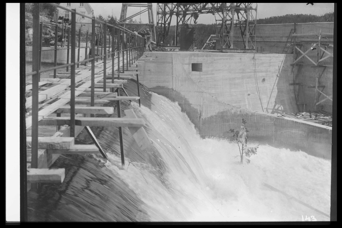 Arendal Fossekompani i begynnelsen av 1900-tallet
CD merket 0470, Bilde: 67
Sted: Flaten
Beskrivelse: Dammen under bygging