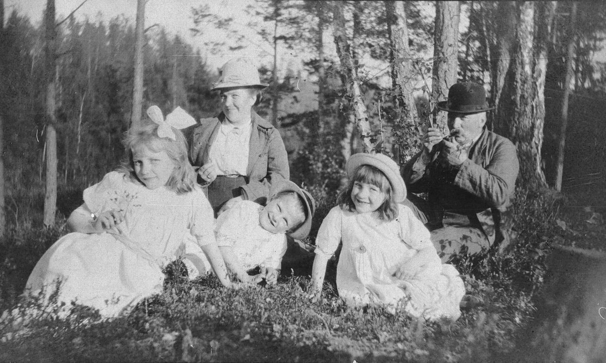 Familien Jansen på søndagstur ved Kolbotntjernet