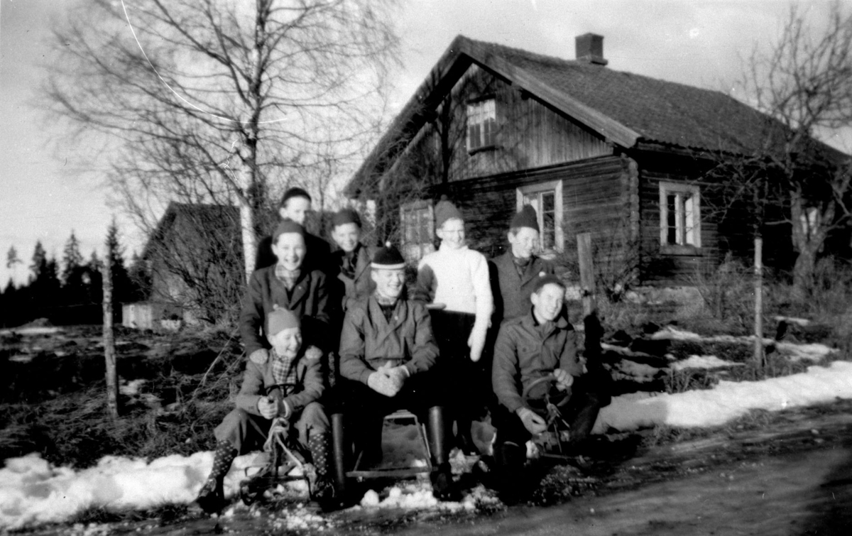 Gammelt tømmerhus.  Husmannsplass under Døli(Lars Sundbys gård)