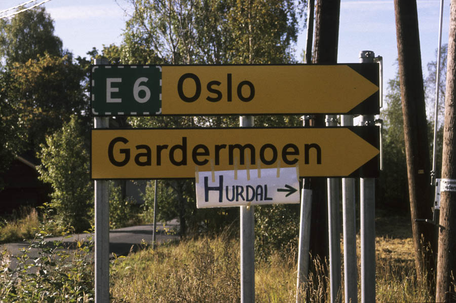 Veiskilt: Oslo, Gardermoen, Hurdal