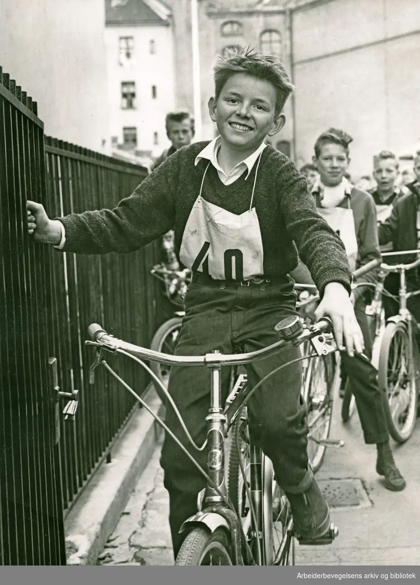 Oslo-skolenes sykkelkonkurranse. .Ivar Bjørseth fra Gamlebyen skole,.ca. 1955