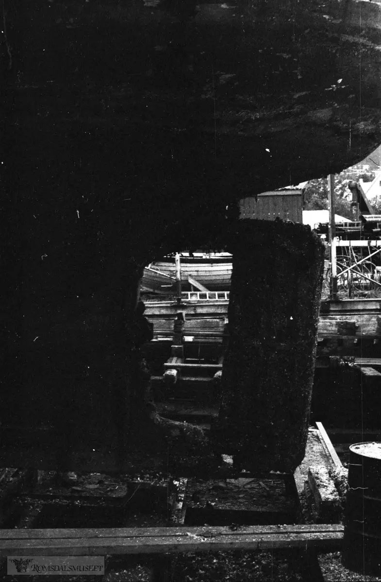 "Bankfisken" på slipp på Bolsønes. Bankfisken ble slippsatt på Bolsønes Verft i Molde juli 1981 etter å ha ligget i temmelig forkommen tilstand i Hjertøybukta siden høsten 1980.