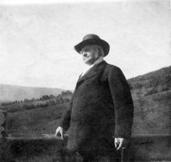 Bjørnstjerne Bjørnson på Aulestad.Original bildene er oppbev