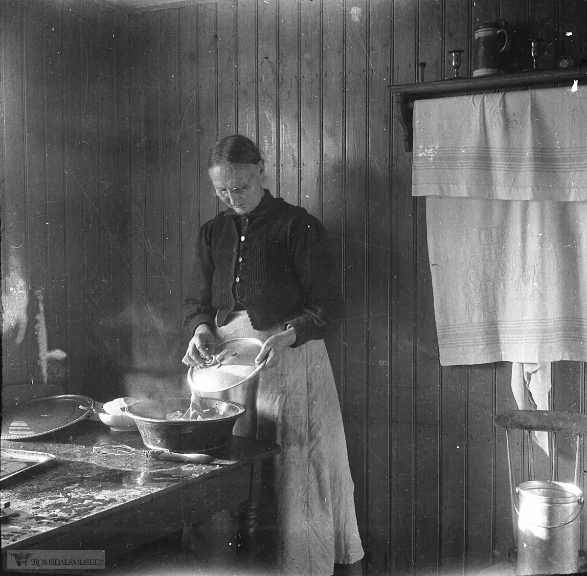 Ingeborg Knutsdatter Sæbø gift med Lensmann Peder Christian Sæbø f.11.09.1842 d.1933. .Bosatt 1910 på Sæbø i Voll gnr 31 bnr 3.